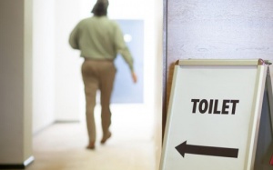 Nam giới đi tiểu thường xuyên có nguy hiểm không?