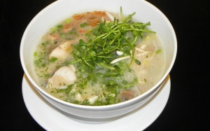 Bé gái sốc phản vệ sau khi ăn cháo cá lóc