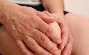 Tê chân tay sau khi ngủ dậy là bệnh gì?