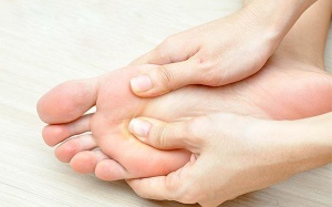 Có nên dùng thuốc điều trị gout mỗi ngày hay không?