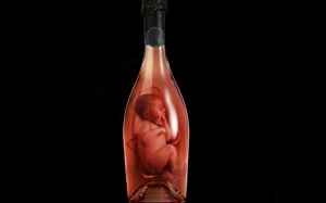 Mẹ say sưa khiến con nghiện rượu ngay từ trong trứng nước