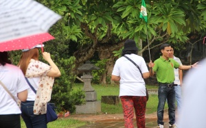 Bát nháo hướng dẫn viên du lịch “chui” tại Huế