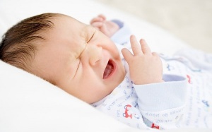 Trẻ bị ngạt mũi có nên tiêm phòng?