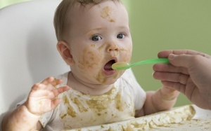 Bữa ăn của trẻ 6 - 12 tháng cần chú ý những gì?