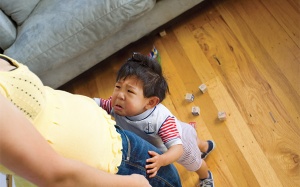 Làm gì khi con ăn vạ mấy tiếng đồng hồ không dứt?