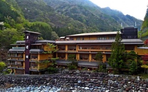Nishiyama Onsen Keiunkan - khách sạn suối nước nóng lâu đời nhất thế giới