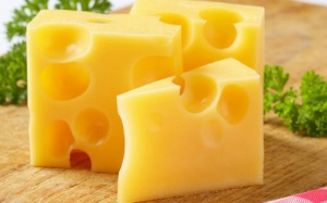 Có nên cho phomai vào bột ăn dặm của bé?