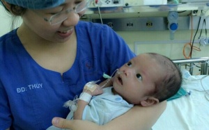 Bé một tháng tuổi được bác sỹ 'sửa' toàn bộ trái tim
