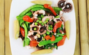 Đổi món với bạch tuộc xào thập cẩm