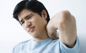 Chỉ mất 90s với 3 động tác đơn giản sẽ xoa dịu cơn đau cổ nhanh chóng