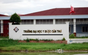 Hai thí sinh nhập viện khẩn cấp để nội soi 'gắp' thiết bị gian lận gắn trong tai