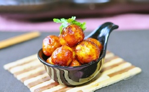 Trứng cút sốt cà chua cho bé yêu ngon miệng