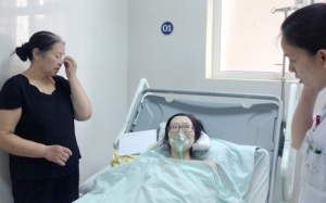 Mẹ ung thư mổ cứu con đang cố sống từng ngày