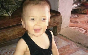 Bé trai 2 tuổi tự thoát khỏi hai kẻ bắt cóc phê ma túy