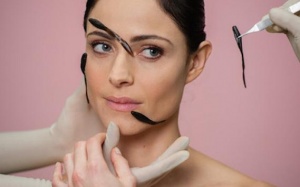 Shock với bí quyết làm đẹp 'kinh dị' của các nữ minh tinh nổi tiếng