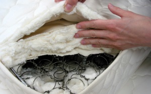 Không thể ngờ đệm giường lại chứa những chất độc này