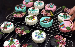 Mỗi năm làm thêm 1 tháng: Chị gái công sở thu 200 triệu