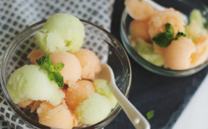 Tự làm kem không dùng máy: Sorbet dưa mát lạnh
