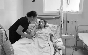 Nữ thiếu úy từ chối điều trị ung thư để cứu con đã qua đời