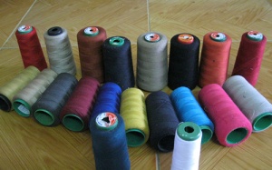 Dùng chỉ may quần áo khâu… vết thương