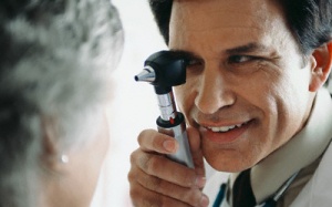 Các bệnh về mắt hay ghé thăm người già