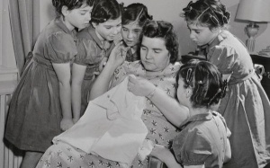 Cuộc đời kỳ lạ của 5 chị em sinh năm nổi tiếng nhất trong lịch sử