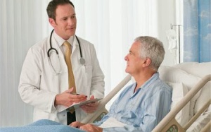 Điều trị run vô căn: Có phương pháp nào hiệu quả hơn dùng thuốc?