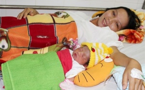 Hy hữu chuyện sản phụ sinh con trên tàu cao tốc