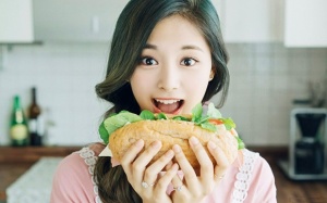 Tuổi thọ ngắn vì giữ những thói quen này khi ăn