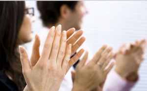 10 lợi ích sức khỏe bất ngờ từ việc đơn giản: Vỗ tay