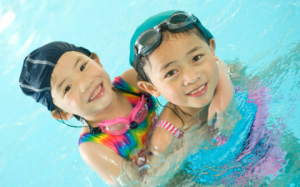 Có nhất thiết phải đợi 1 giờ sau ăn mới nên đi bơi?