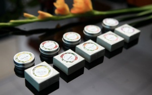 Nước hoa khô, thứ mà mọi phụ nữ đều nên có trong túi xách của mình