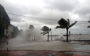 Bão số 3 tăng tốc, Hà Nội chuẩn bị đón bão 'khủng'