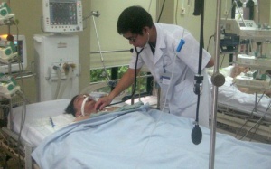 Nam thanh niên bị ngừng tim do điện giật trong bão