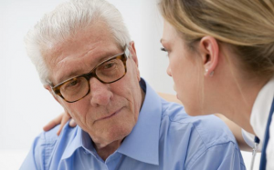 Mắt mờ sau phẫu thuật đục thủy tinh thể do đâu?