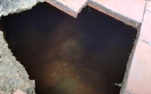 Hố 'tử thần' sâu 5 m trong nhà dân ở Quảng Ninh