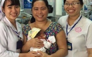 Giọt nước mắt vui sướng khi con sinh cực non hồi phục như một phép màu