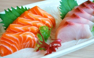 Bạn cứ ăn cá hồi sống đi, giun ký sinh sẽ ăn bạn!