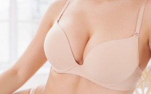 Bỉ: Đàn ông phải đeo “tạ” để sản xuất áo ngực