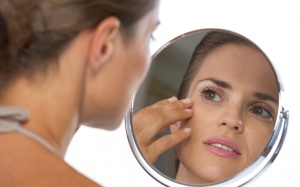 Cách nào để hạn chế nếp nhăn không cần phẫu thuật?