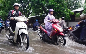 Miền Bắc tiếp tục mưa trên diện rộng, Hà Nội ngập nhiều điểm