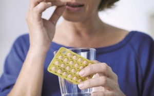 Mười ích lợi, trăm rủi ro khi dùng thuốc bổ sung nội tiết tố nữ