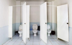 Sử dụng nhà vệ sinh công cộng: Coi chừng mắc những bệnh này!