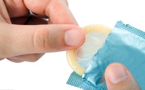 Cặp tình nhân gặp họa bởi sex với túi nilon thay bao cao su