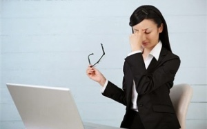 Thường xuyên nháy mắt, vì sao?