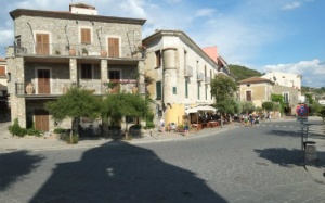 Ngôi làng có bí quyết sống 100 tuổi nhờ sex mãnh liệt