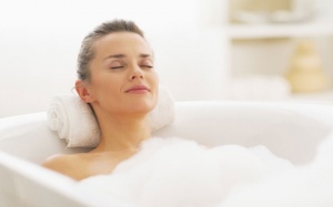 2 loại nước tắm cho sáng và tối giúp ngủ ngon không cần thuốc an thần