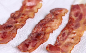 Ăn 3 lát thịt xông khói/ngày dễ bị bệnh tim, đái tháo đường, ung thư