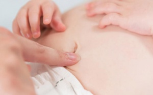 Mẹ bầu đã học cách vệ sinh rốn an toàn cho con chưa?