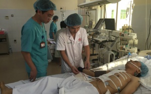 Mổ tim cứu sống bệnh nhân ngay trên cáng 